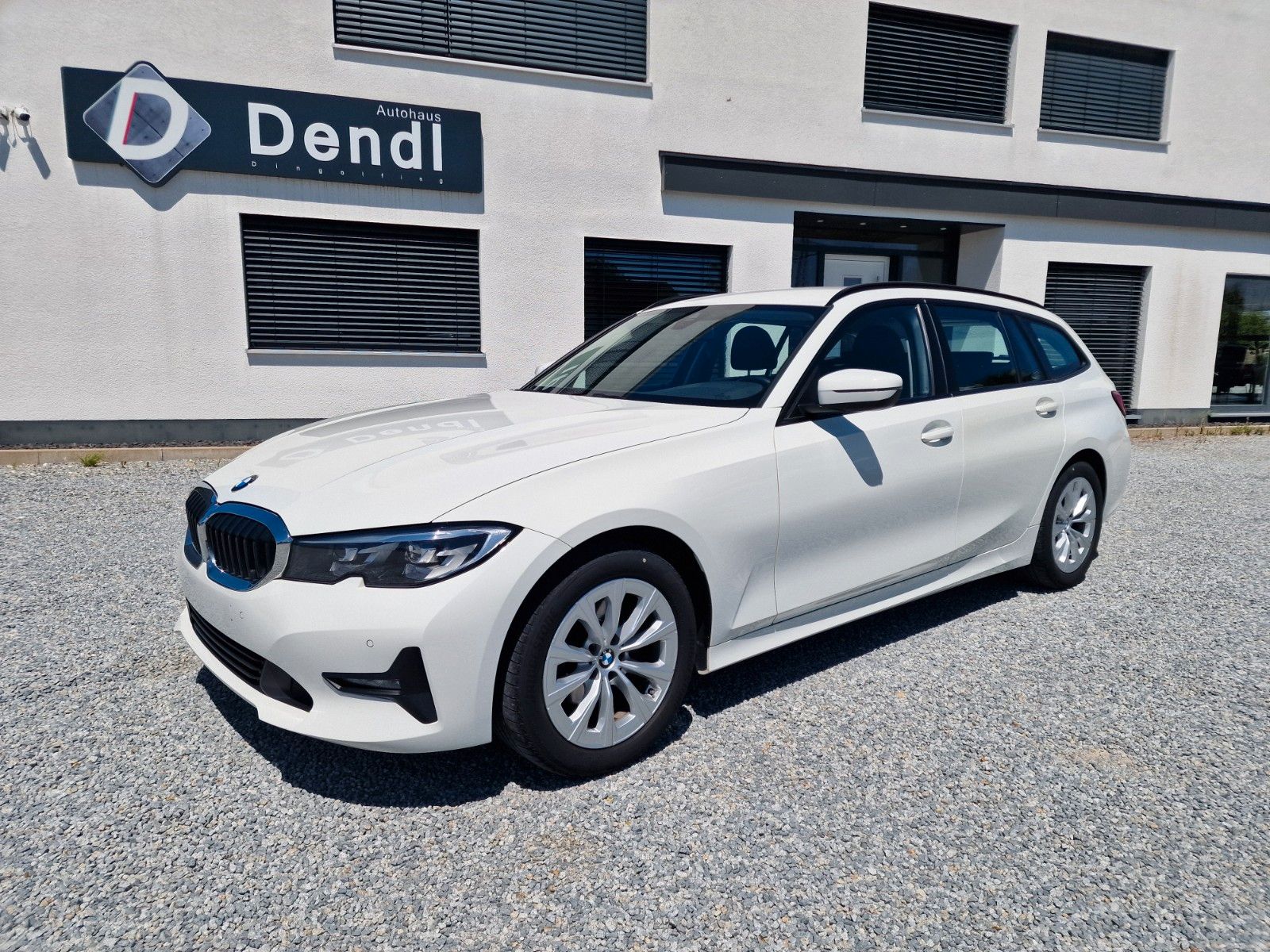 BMW 320d *AHK*Navi*LED*Komf.zuga.*gr. Tank*Fernl.Ass