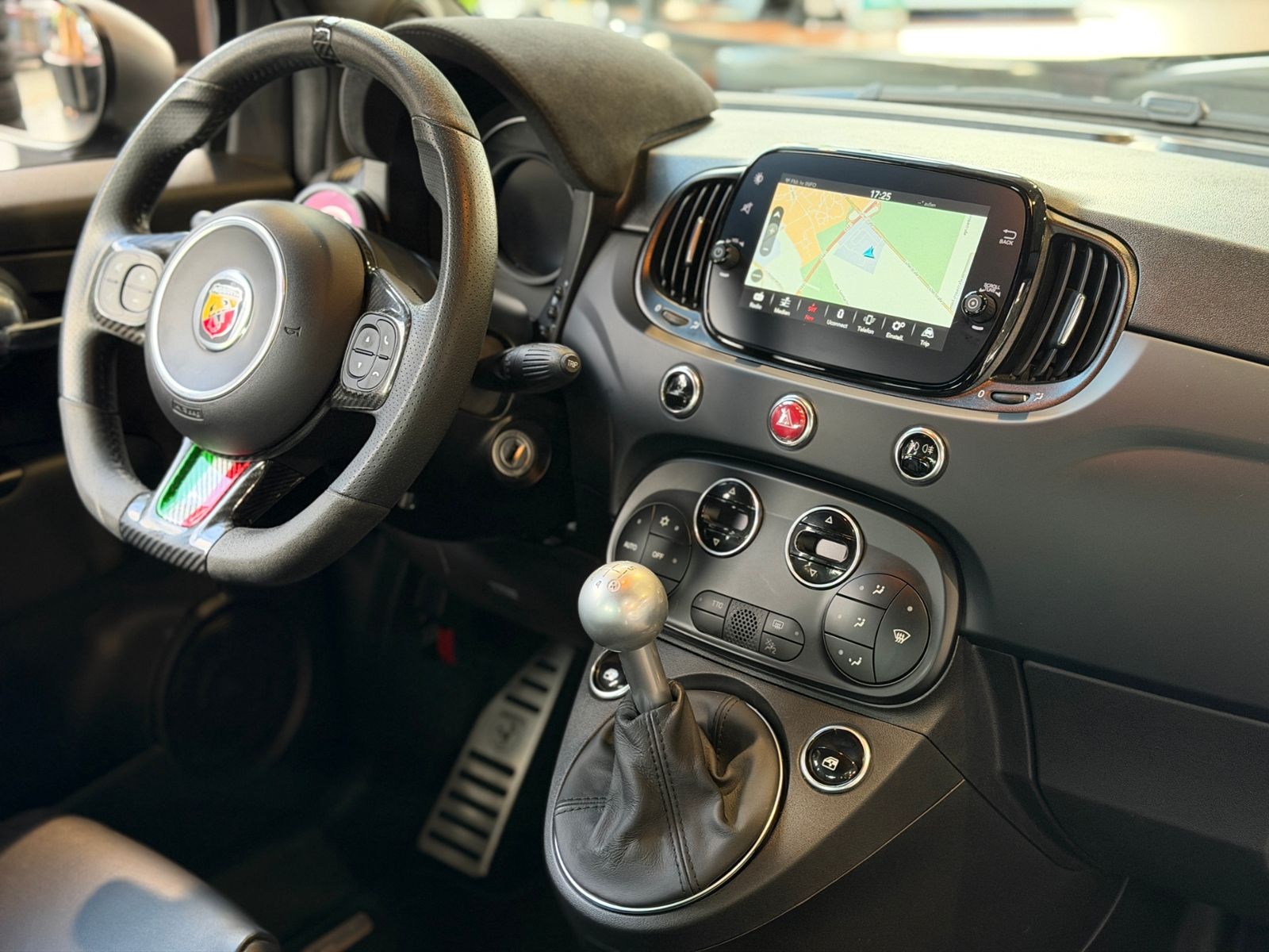 Fahrzeugabbildung Abarth 695C Turismo BEATS KLIMA NAV
