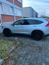 Honda Das Auto ist in gutem Zustand. - Honda CR-V in Frankfurt (Main)