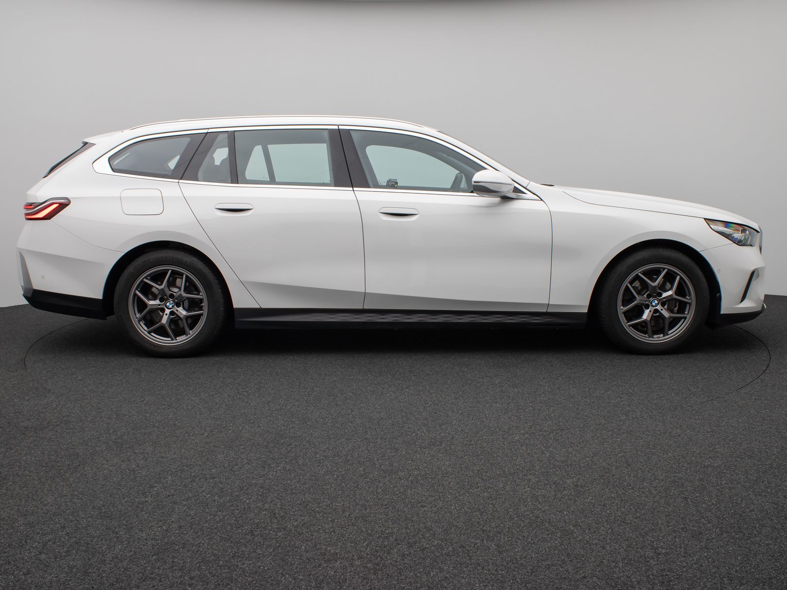 Fahrzeugabbildung BMW 520d  Kamera DAB DrivingAssist Leder Sport Alarm