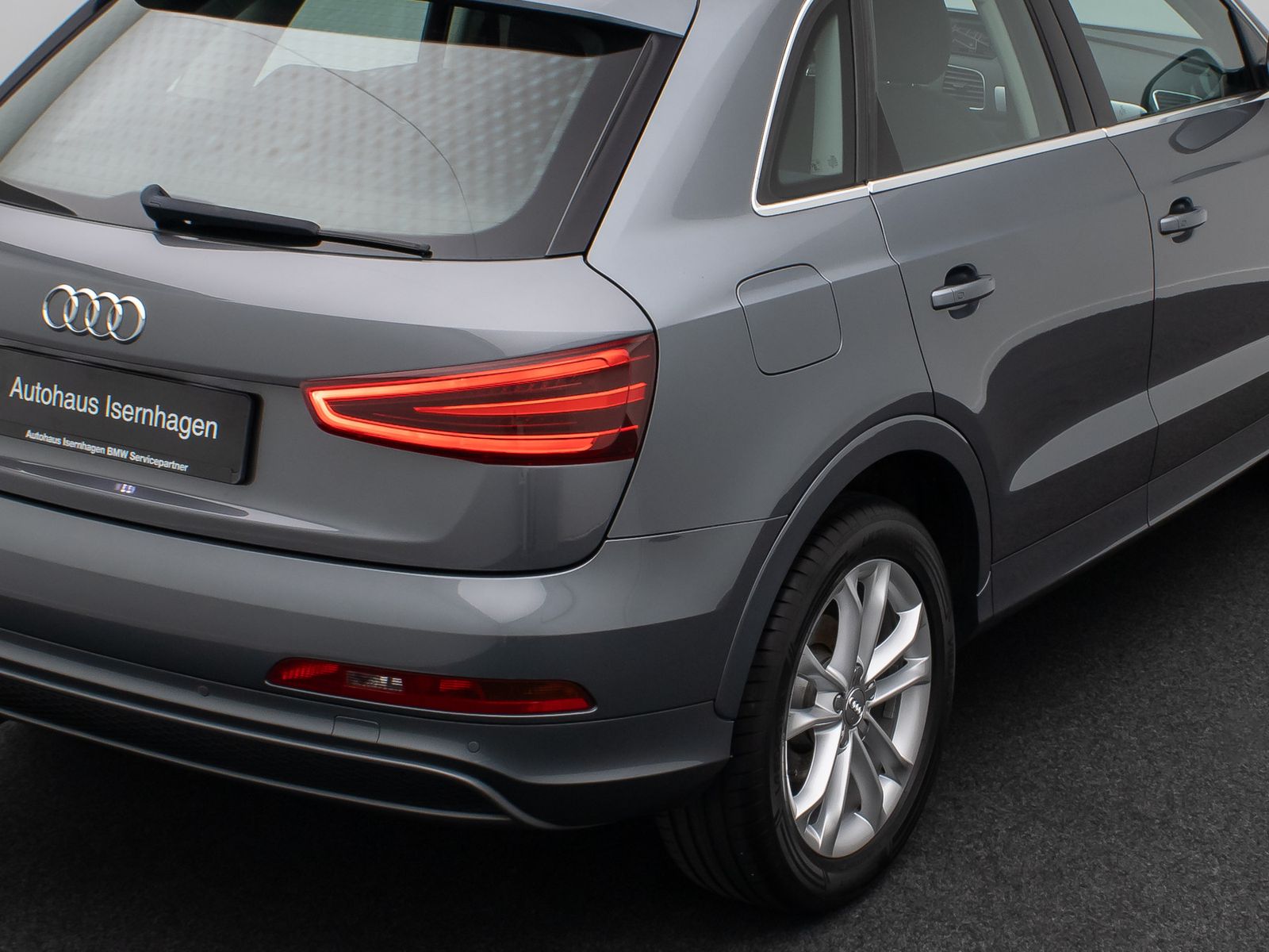 Fahrzeugabbildung Audi Q3 1.4 S Line Tempomat PDC BiXenon Sportsitz 18"