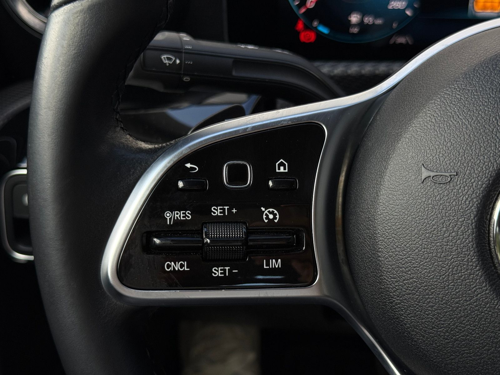 Fahrzeugabbildung Mercedes-Benz A 180 d Lim. Sedan Aut DAB GRA Navi Kamera SHZ