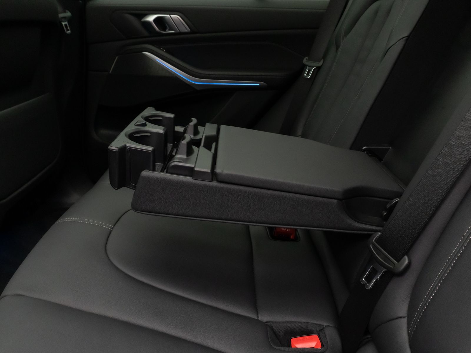 Fahrzeugabbildung BMW X5 xD45e M Sport Panorama 360° HUD DAB HiFi 21"
