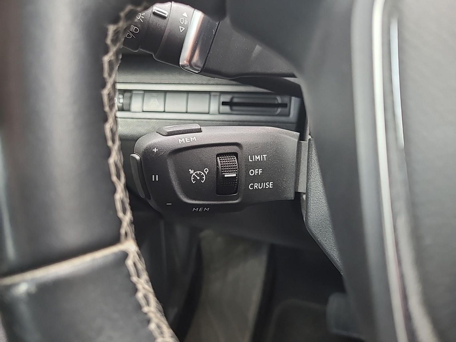 Fahrzeugabbildung Peugeot 3008 Allure +180KAMERA+SHZ+PDC+CARPLAY+TEMPOMAT