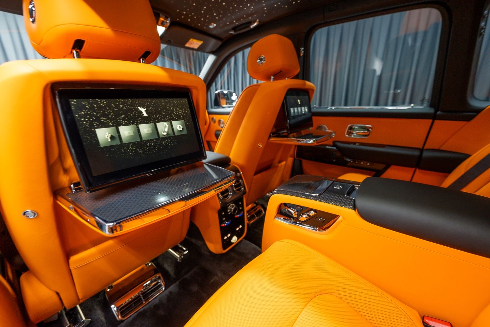 Fahrzeugabbildung Rolls-Royce Cullinan Black Badge 4Seats Starlight 2025 FULL