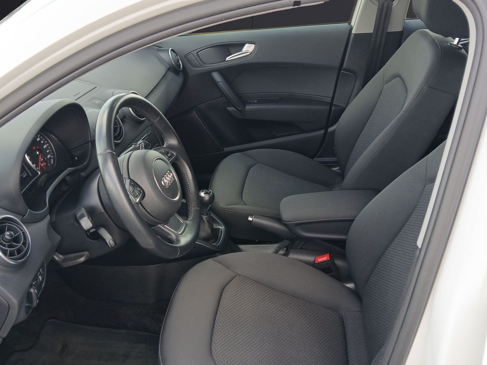 Fahrzeugabbildung Audi A1 Sportback TFSI basis GRA SH