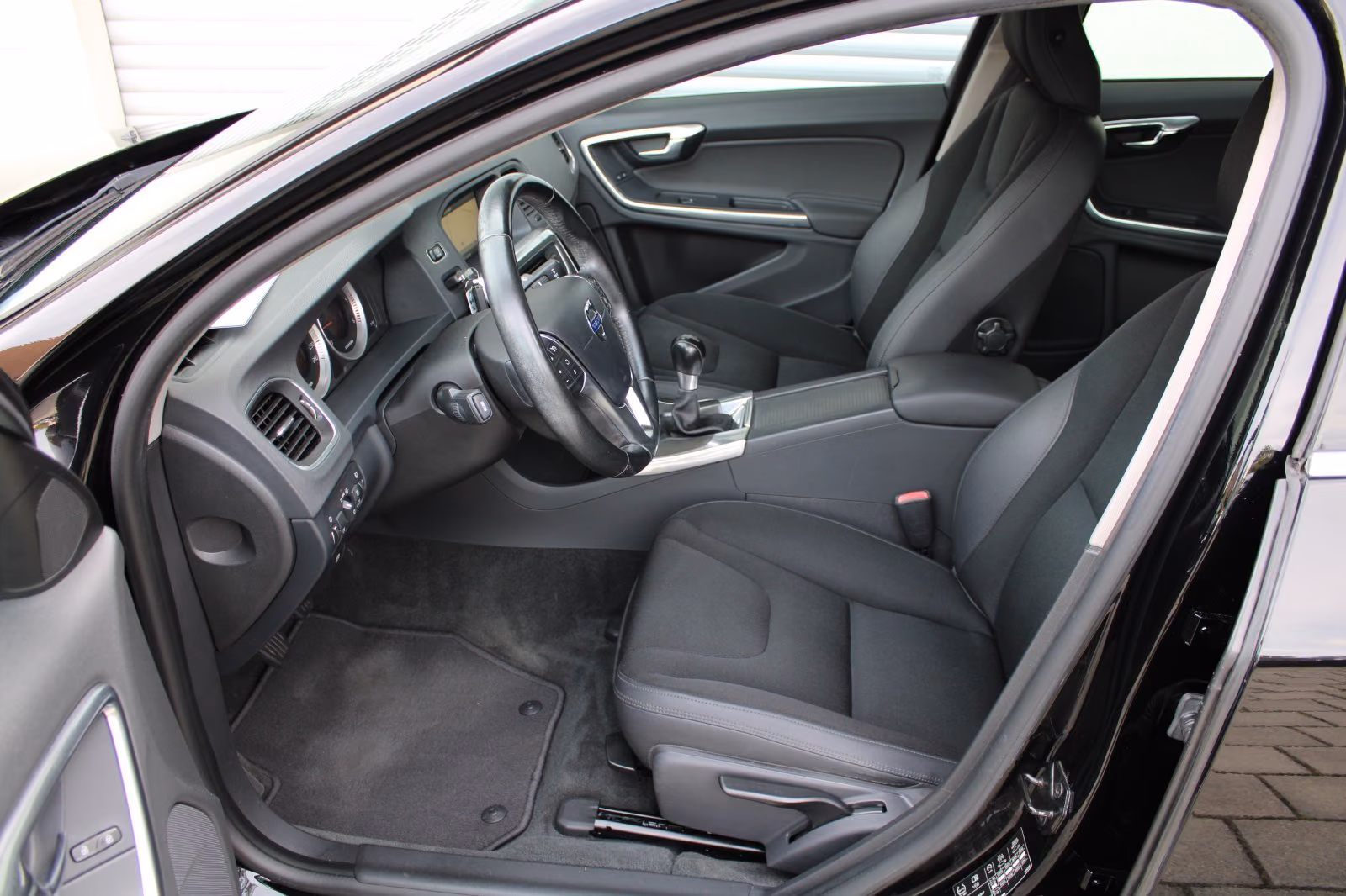 Volvo V60 2011 — photo 6