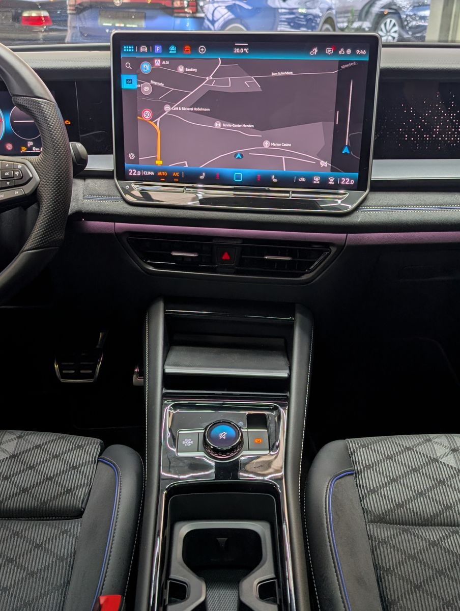 Fahrzeugabbildung Volkswagen Tayron 2.0TDI 4M R-Line Launch Pano Black AHK 20