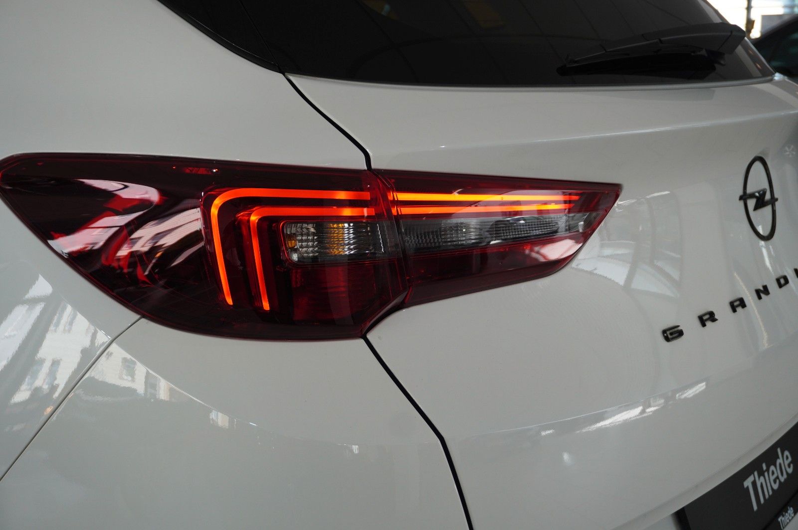 Fahrzeugabbildung Opel Grandland (X) 1.6T GSe HYBRID 4X4 NAVI/LED/SPORT