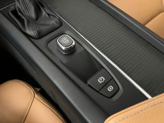 VOLVO XC60 Momentum / NUR 61.tKM / 1.HD / GARANTIE / VOLVO XC60 Momentum / NUR 61.tKM / 1.HD / GARANTIE /