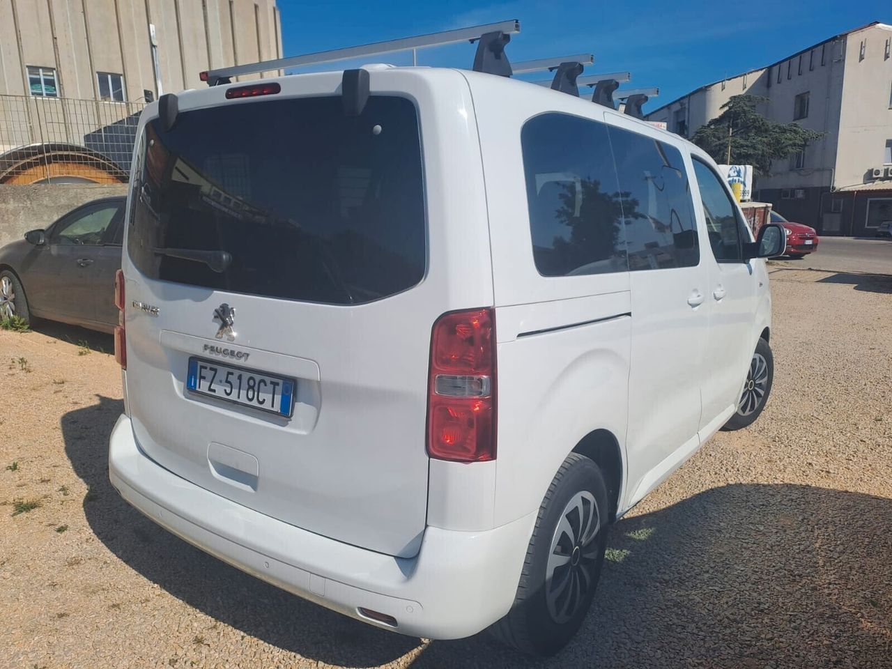 Peugeot Traveller 9 posti imagem 3