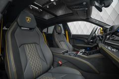 Urus 4.0 V8 PHEV SE 2025 YELLOW CARBON PANO