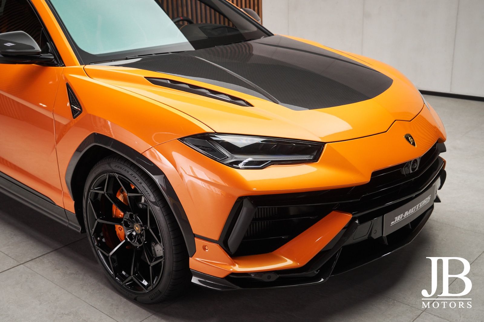 Fahrzeugabbildung Lamborghini Urus Performante Carbon Head-Up Akrapovic