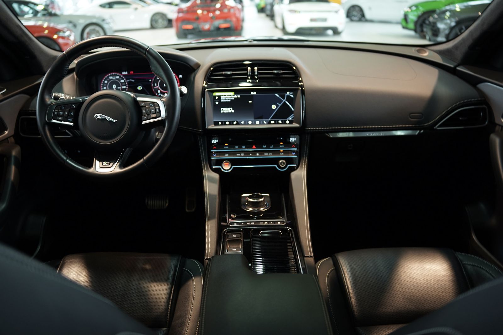 Jaguar F Pace