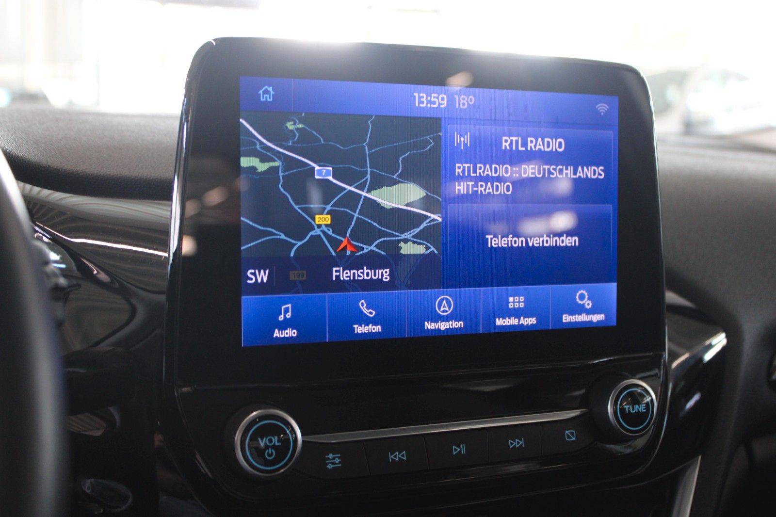 Fahrzeugabbildung Ford Fiesta 1,5 TDCi Cool & Connect 5-trg NAVI LED