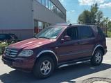 Mercedes-Benz ML 230 - Mercedes-Benz ML 230 mit Benzin-Antrieb