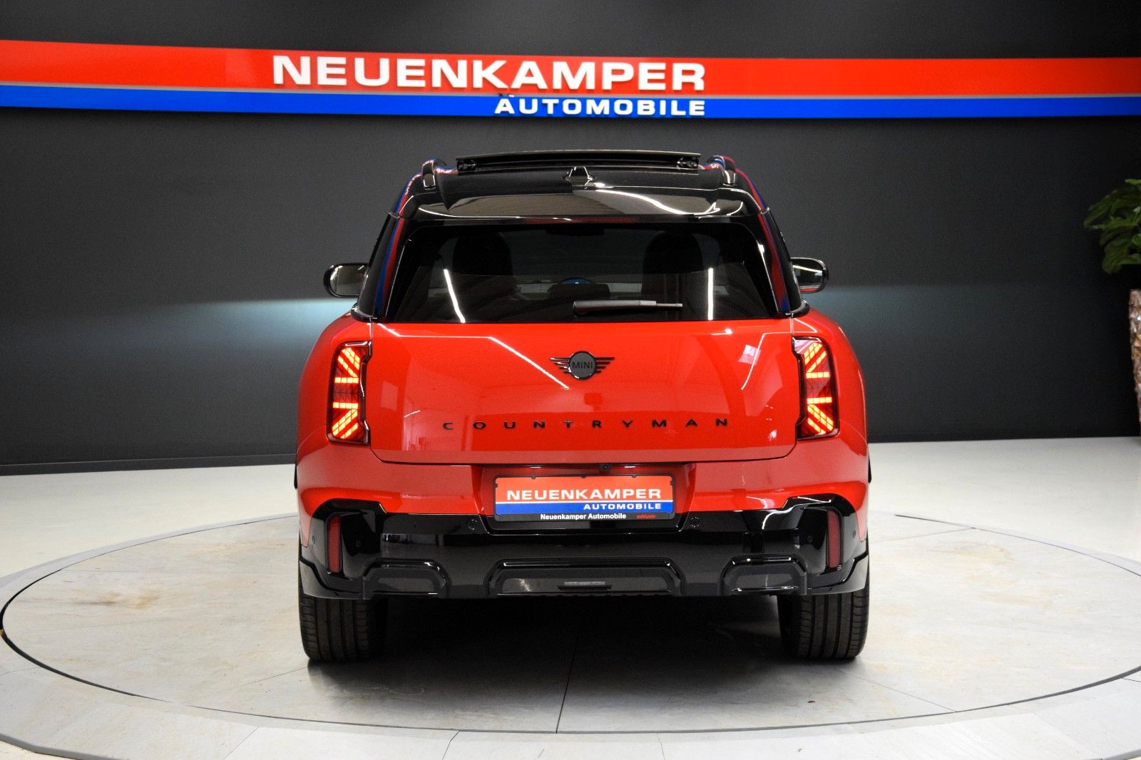 Fahrzeugabbildung MINI Countryman C John Cooper Works Trim L-Paket Pano