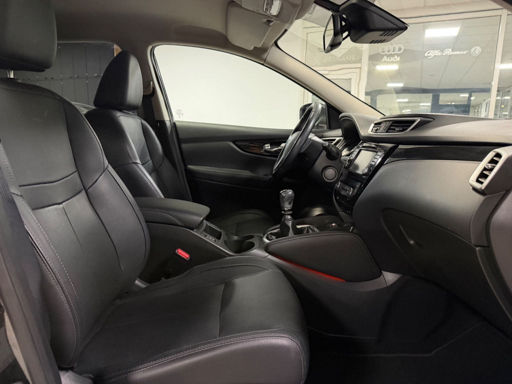 NISSAN Qashqai 1.6Tekna 2.Hand LED NAVI CAM AHK LEDER NISSAN Qashqai 1.6Tekna 2.Hand LED NAVI CAM AHK LEDER