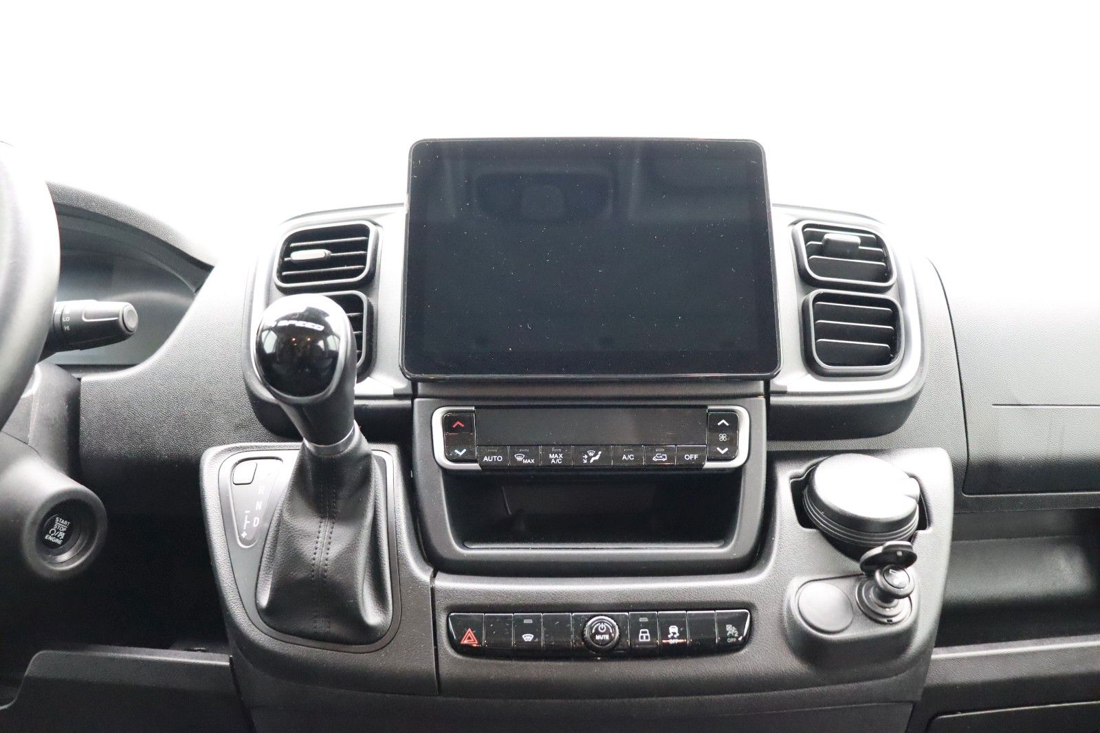 Fahrzeugabbildung Fiat Ducato 30 L1H1 2.2 Panorama - Komfort-Fahrersitz