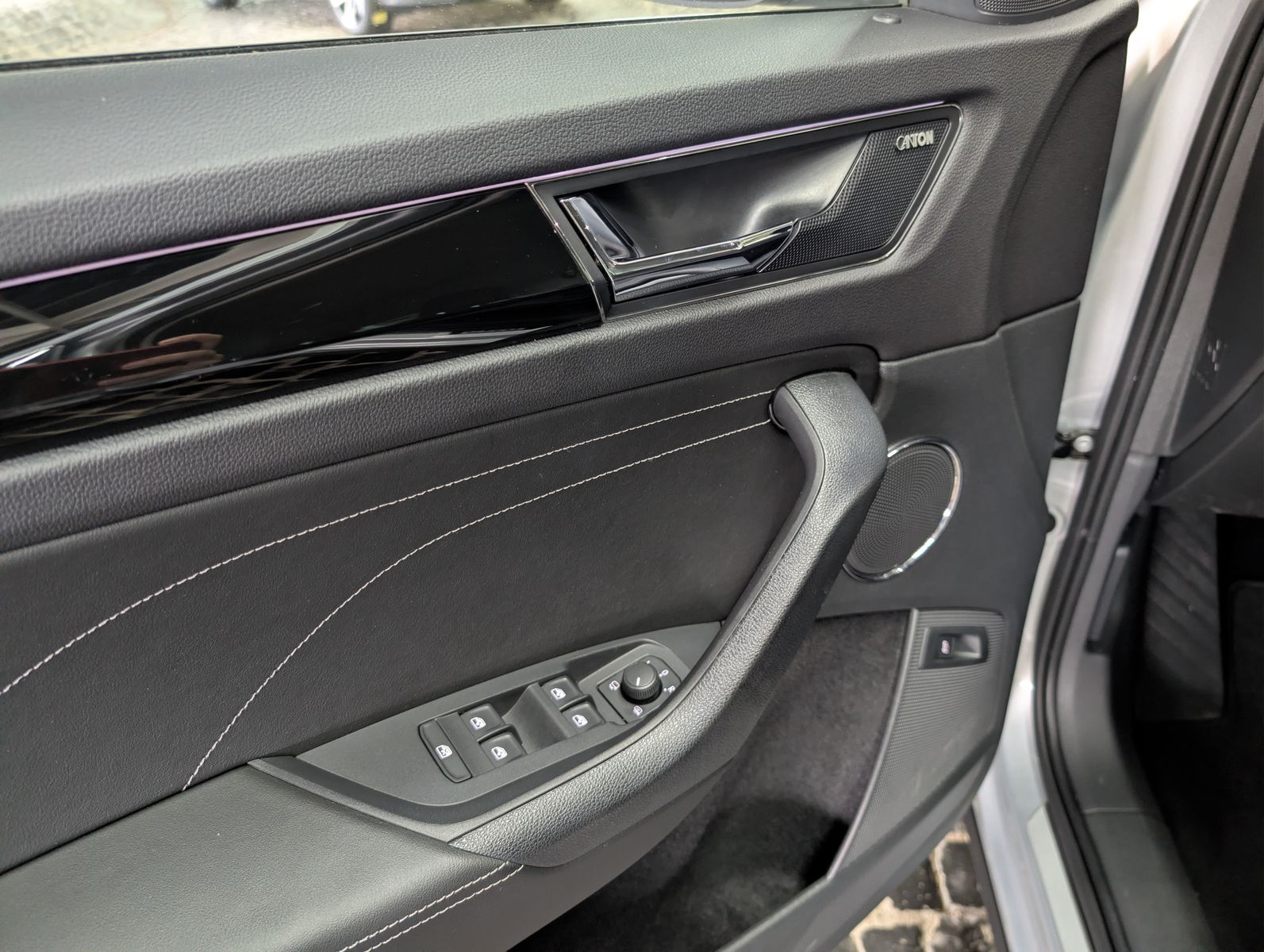 Fahrzeugabbildung SKODA Kodiaq L&amp;K 4x4 CANTON LEDER 360° ACC MEMO VIRT
