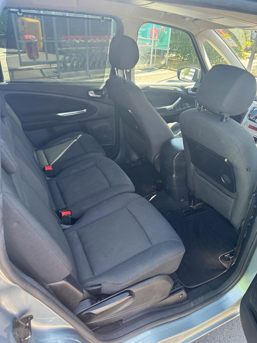 Ford Galaxy 2009 — photo 13