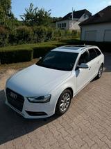 Audi A4 B8 2.0tdi Avant/Quattro/1te Hand/E... - Audi A4: E8