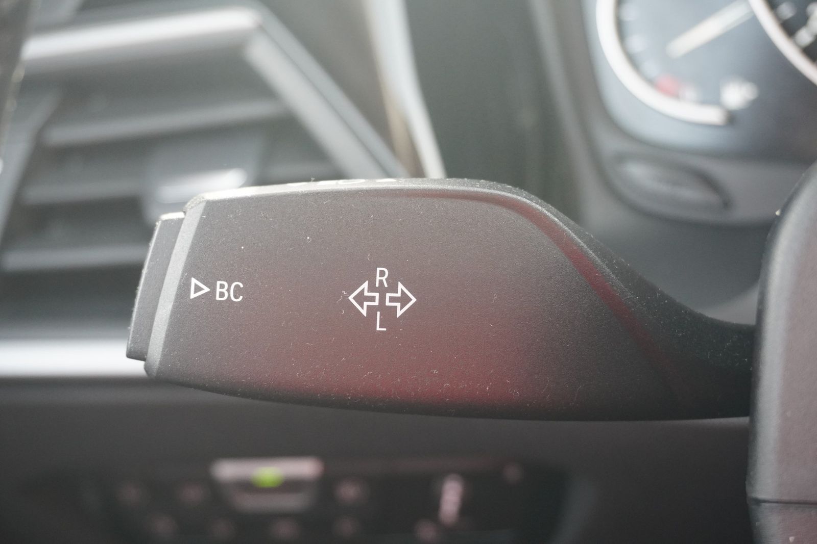BMW 320i Advantage LED Navi Digitales Cockpit PDC foto 21