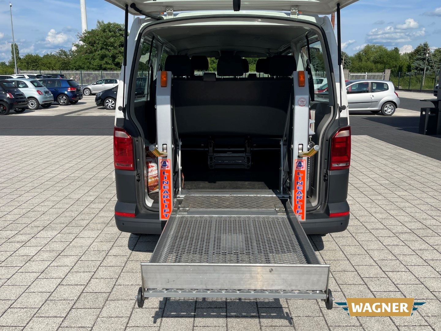 Fahrzeugabbildung Volkswagen T6 Kombi lang 9 Sitzer Rampe Klimaanlage