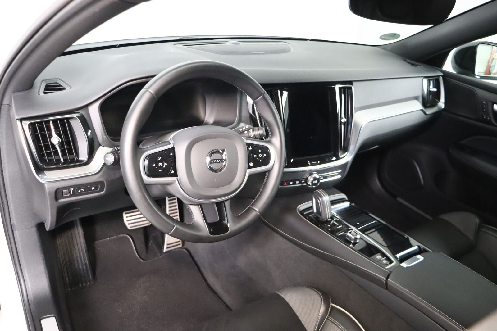 Fahrzeugabbildung Volvo V60 Kombi T8 R-Line AWD Recharge R Design Rechar