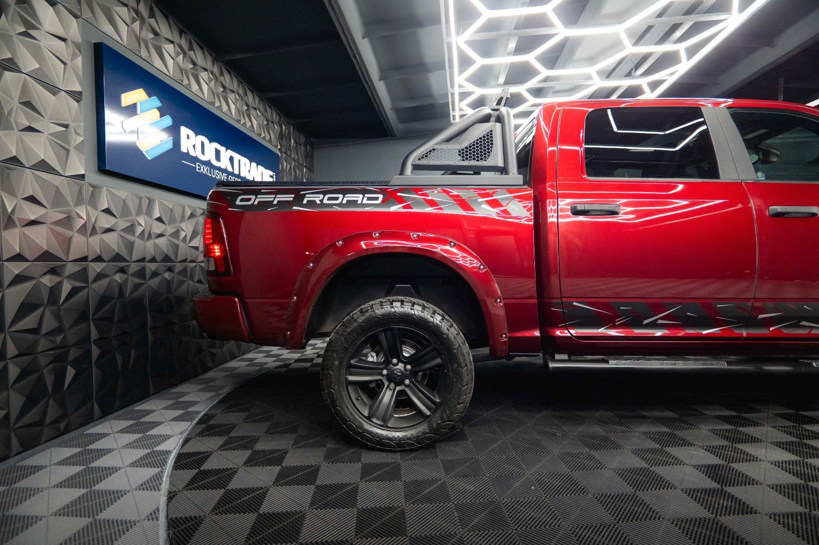 Fahrzeugabbildung Dodge RAM 5.7 V8 HEMI 4x4 OFFROAD Night-Paket *LED*AHK