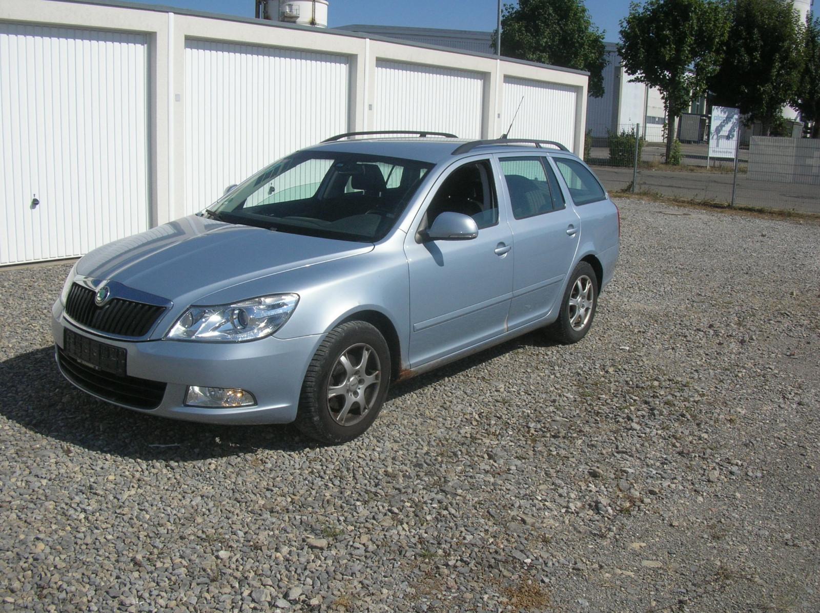 Skoda Octavia Combi Elegance-Klima-1.Hand-PDC