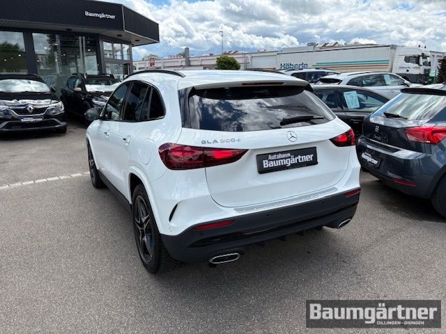 Fahrzeugabbildung Mercedes-Benz GLA 200 d AMG-Line 9G-Tronic Kamera/PDC/Sitzh.