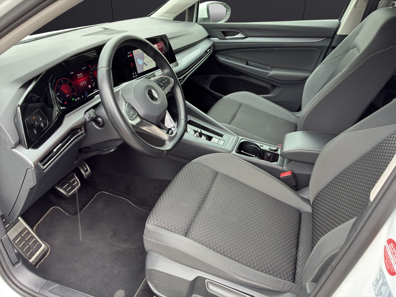 Fahrzeugabbildung Volkswagen Golf VIII Active TDI DSG LED Navi ACC SHZ App-Co