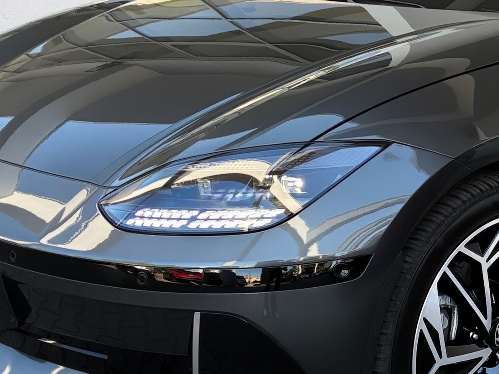 Fahrzeugabbildung Hyundai Ioniq 6 Elektro 77 Uniq 360,HUD,Kamera,LED,Navi