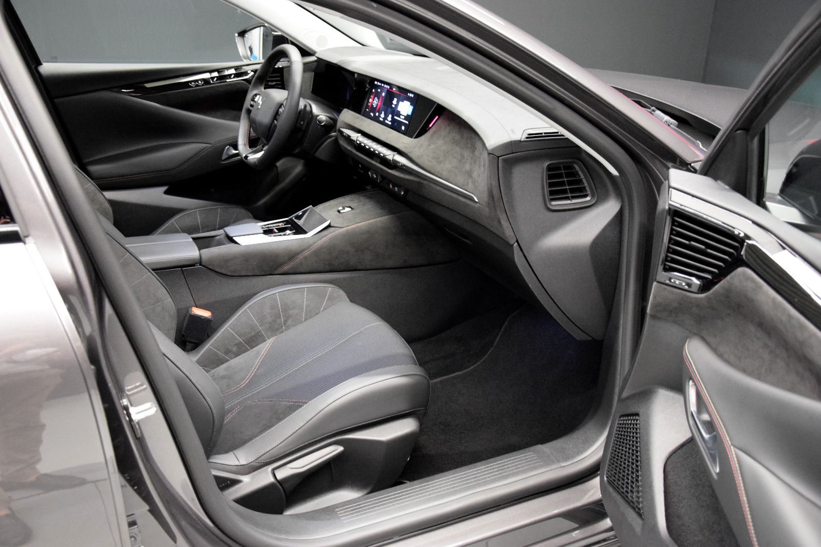 Fahrzeugabbildung DS Automobiles DS4 Performance Line Pano Sitzheizung