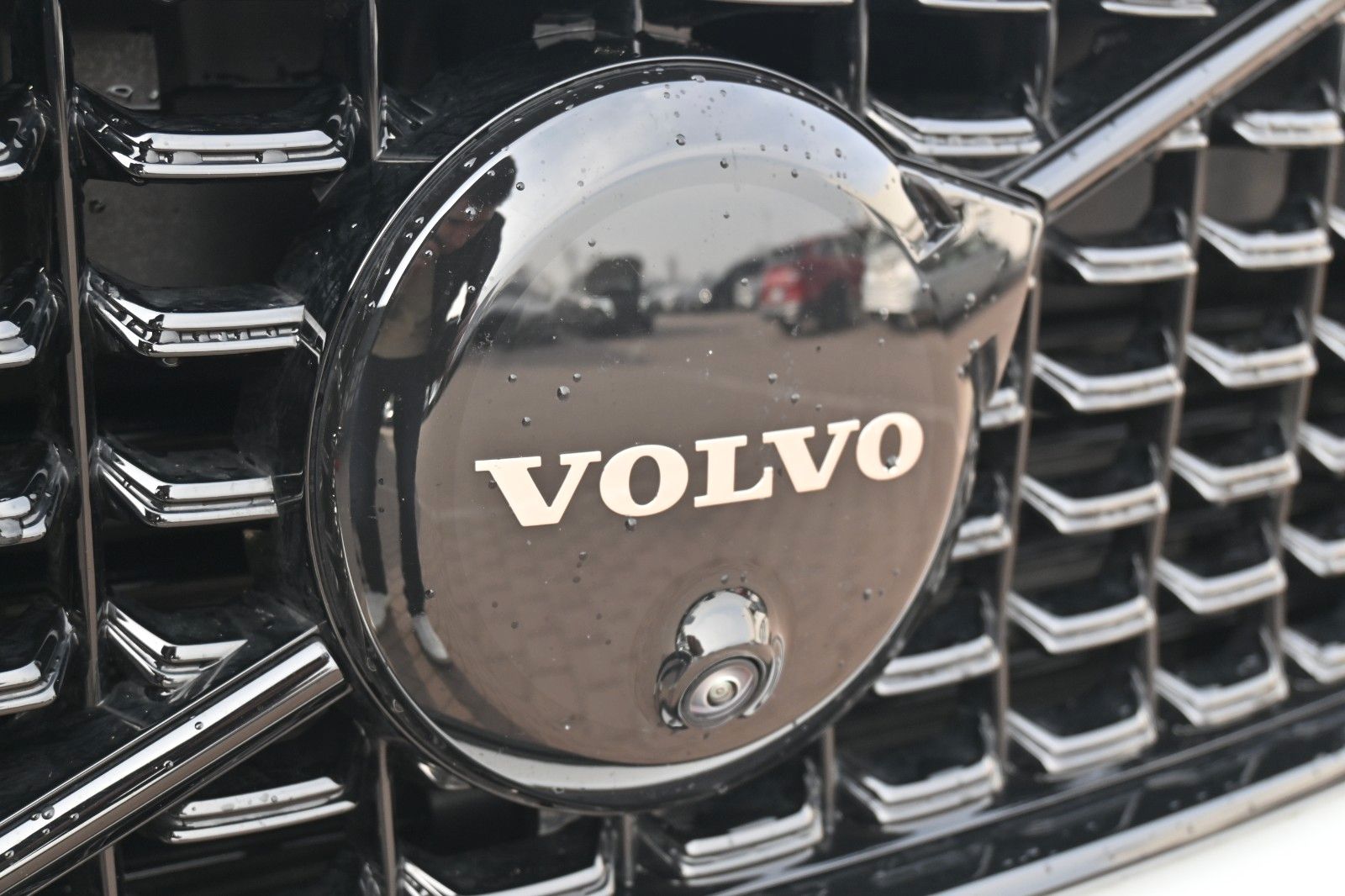 Fahrzeugabbildung Volvo XC40 B3 DKG Plus Black Edition*FSHZG*360*H&K*ACC