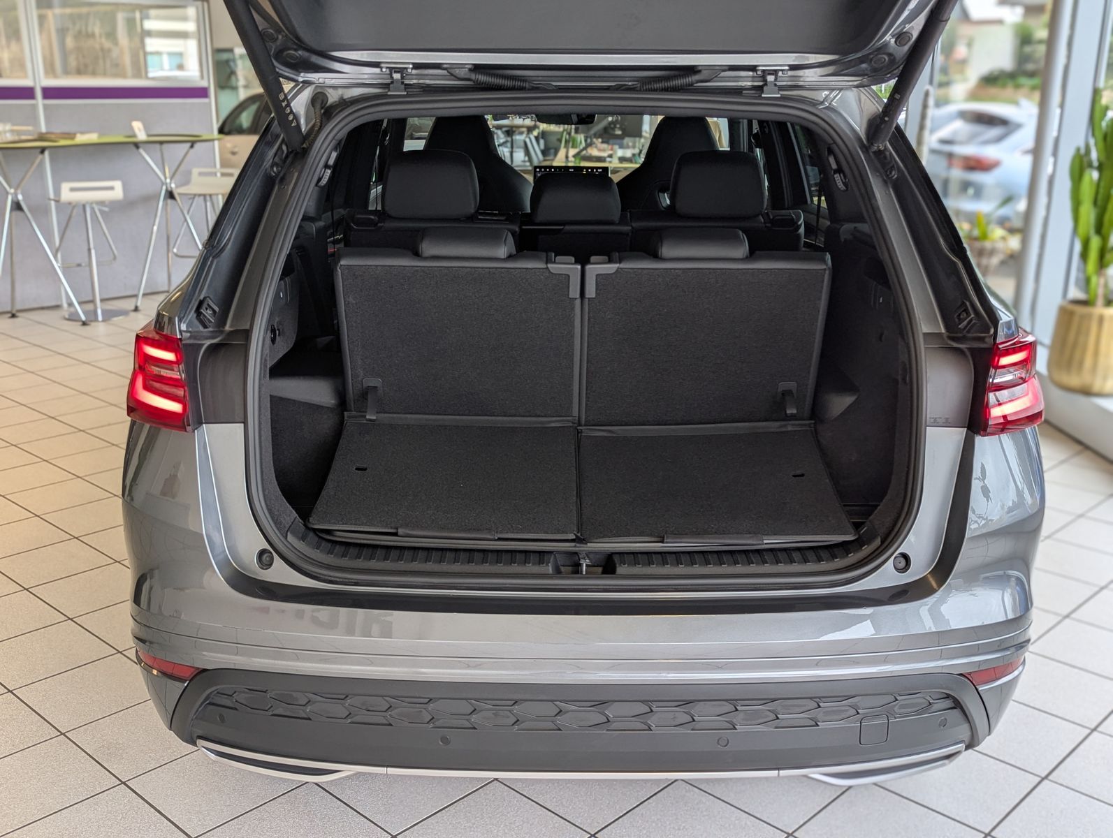 Fahrzeugabbildung SKODA Kodiaq 2.0 TDI Sportline 7-Sitze ACC Memory 20"