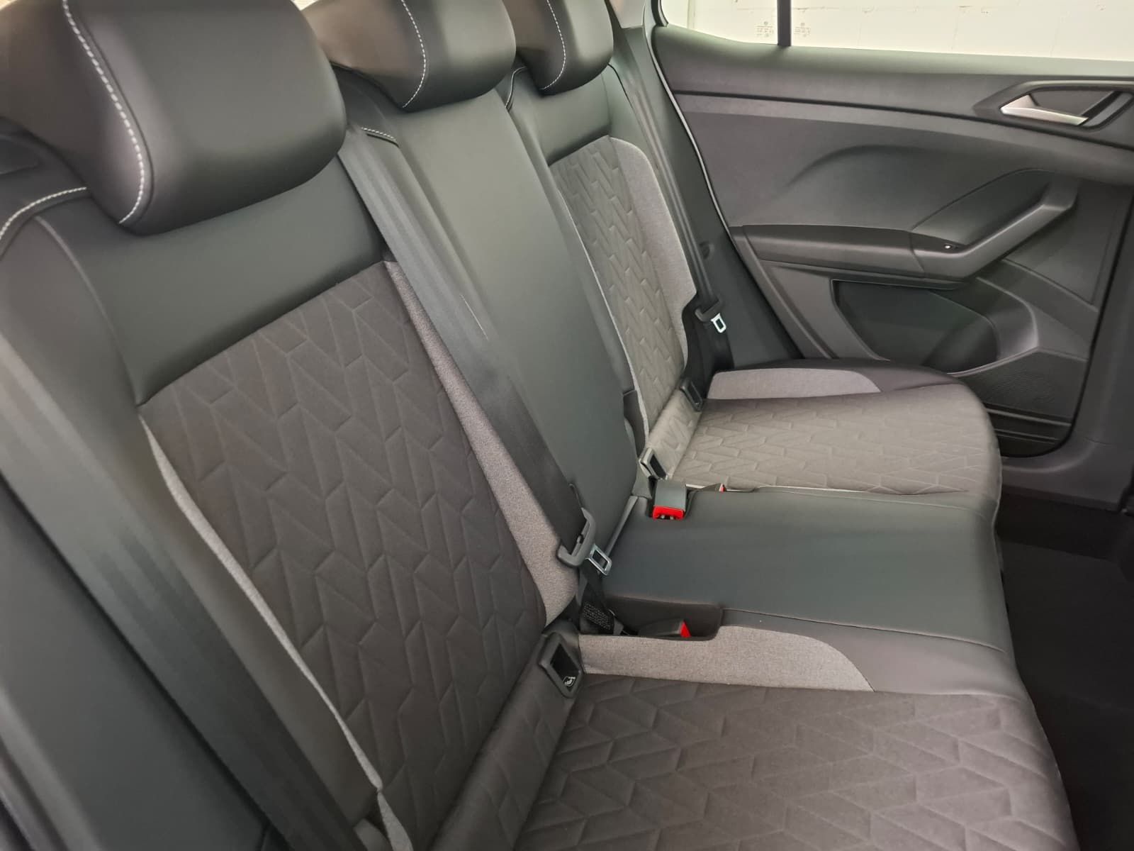 Fahrzeugabbildung Volkswagen T-Cross Energy 1.0 TSI 70 kW + LED +ACC +LaneAss