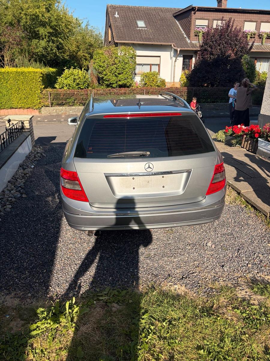 Mercedes-Benz C200 2010 — engine 136 HP (100kW)