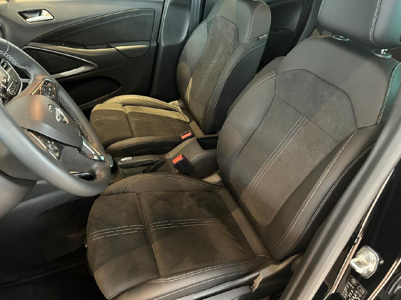 Fahrzeugabbildung Opel Crossland Elegance