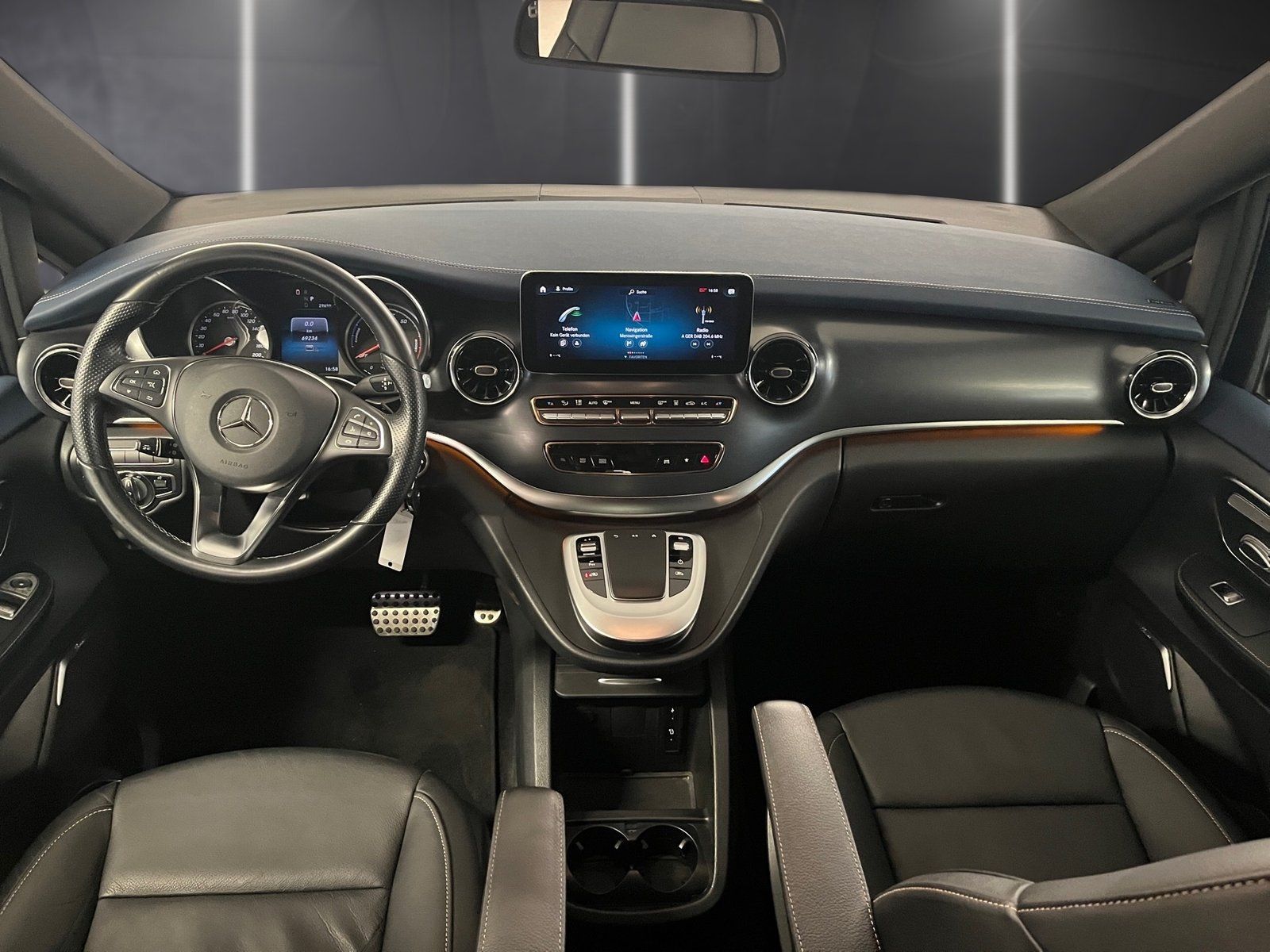 Fahrzeugabbildung Mercedes-Benz EQV 300 AVANTGARDE Lang*LED*Totw*Burmester*Distr