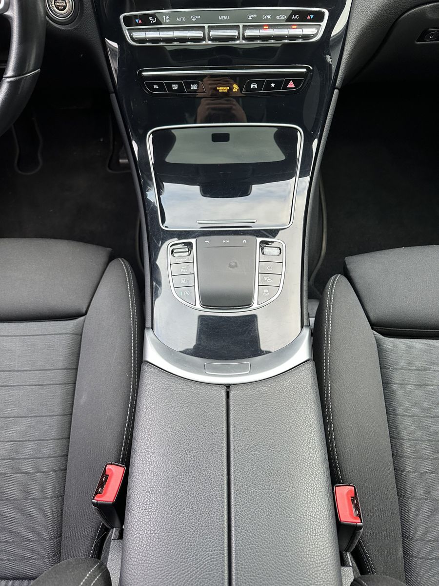 Fahrzeugabbildung Mercedes-Benz GLC 300d 4Matic NAV+LED+AHK+PANORAMA+CARPLAY+KAM