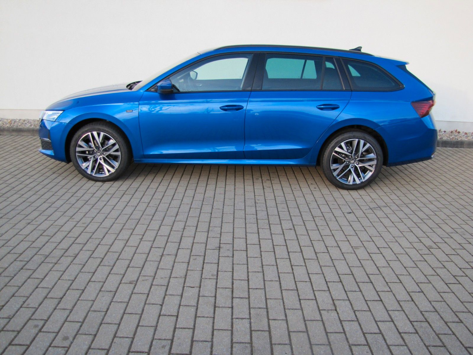 Fahrzeugabbildung SKODA Octavia Combi Tour 2.0 TDI 150PS DSG