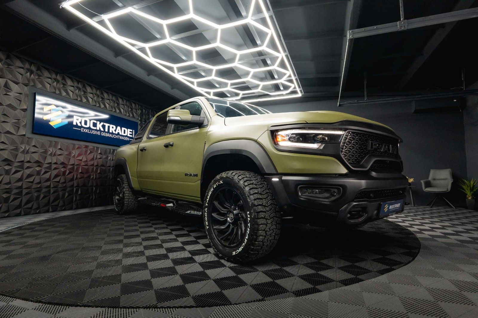 Fahrzeugabbildung Dodge RAM 5.7 V8 HEMI 4x4 LARAMIE OFFROAD TRX Styling