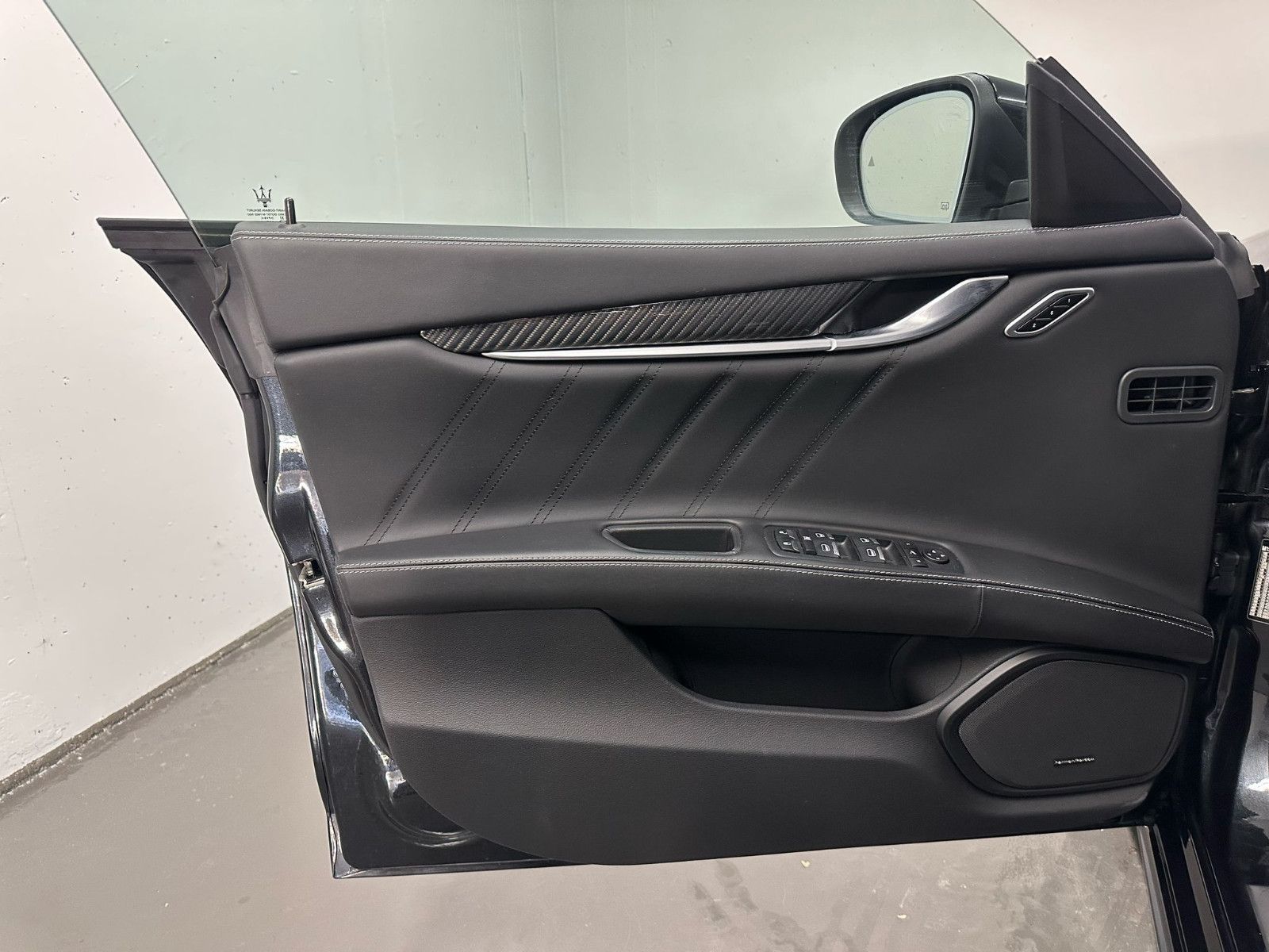 Fahrzeugabbildung Maserati Ghibli TROFEO V8   - SOFT CLOSE*NAVI*TEMPO*DAB*