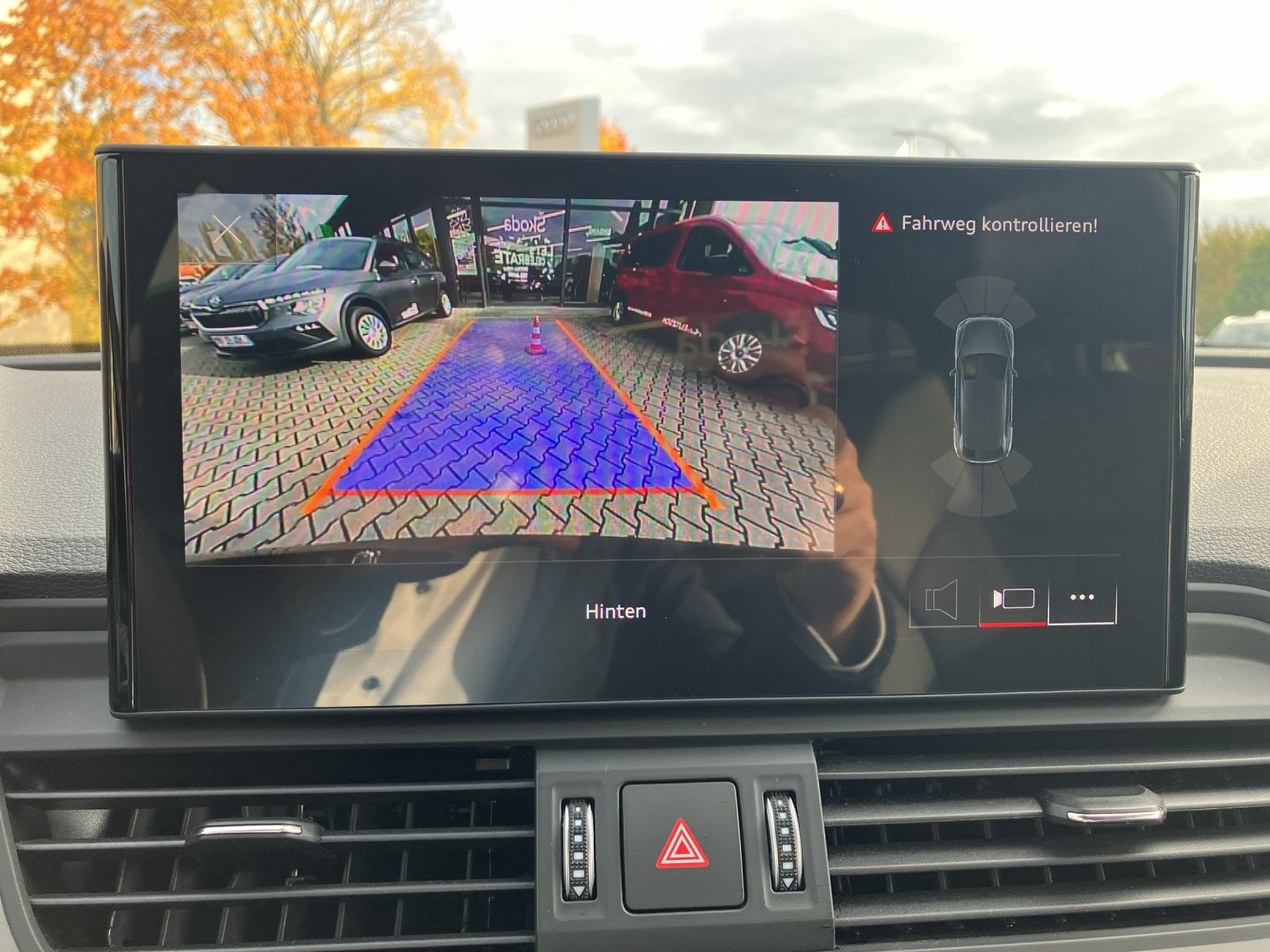 Fahrzeugabbildung Audi Q5 50 TFSI e quattro Matrix AHK RFK ACC SHZ