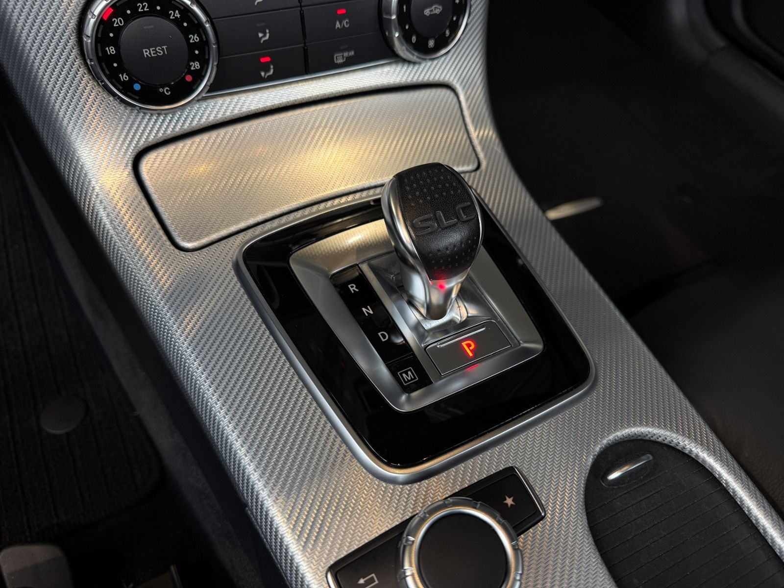 Fahrzeugabbildung Mercedes-Benz SLC 200 AIRSCARF LED NAVI
