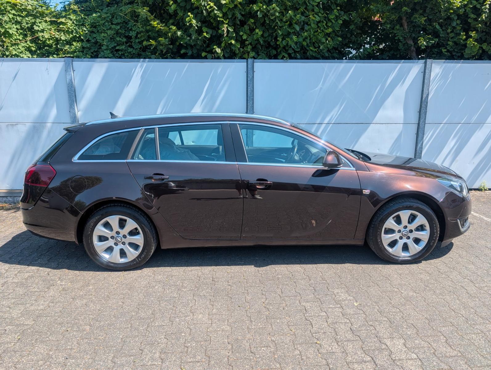 OPEL INSIGNIA SPORTS TOURER 2.0 TURBO 250ch INNOVATION 4X4 BVA Pack sport Attelage Historique présent - 2EME MAIN