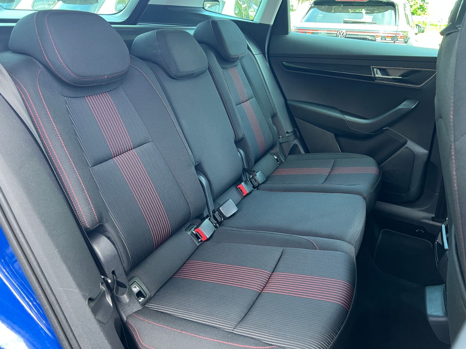 Fahrzeugabbildung SKODA Karoq Style 1.5 TSI ACT DSG *AHK,LED,Navi,18''-L