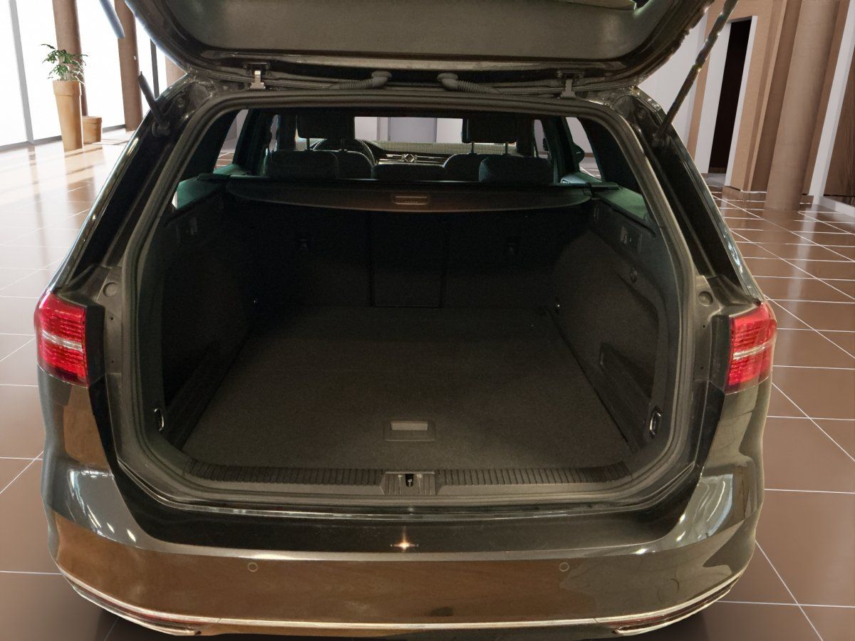 Fahrzeugabbildung Volkswagen Passat Variant Comfortline R-Line 1.4 TSI Navi